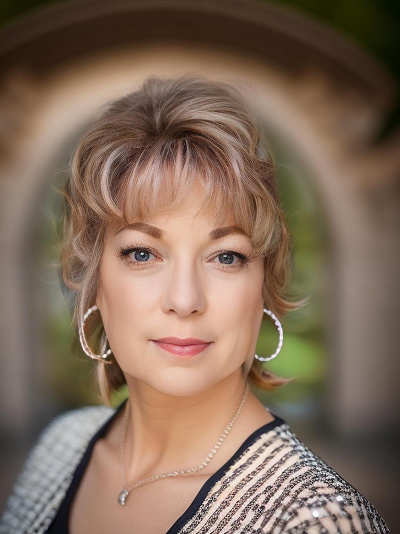 Executive Home Sales & Management : Melanie Gates